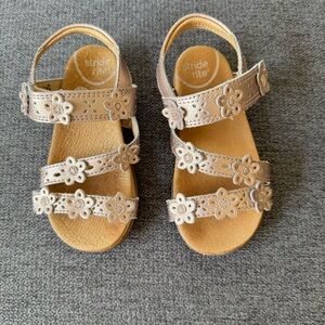 Stride Rite Rose Gold SRT Evie sandals Leather Upper Floral Embellishment 8M
